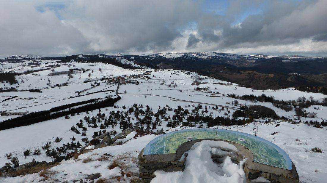 #5 Suc de Montivernoux : Un belvédère sur les Sucs ardéchois Suc de Montivernoux : Un belvédère sur les Sucs ardéchois