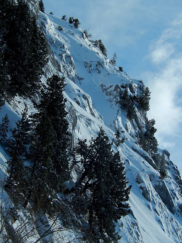 Rochers de la Bade : Le passage du bas vu de profil, bon et ben ça penche quand même un peu !