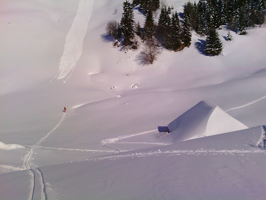Col de la Cochette : ça fait plaisir de le voir sous la neige le chalet.