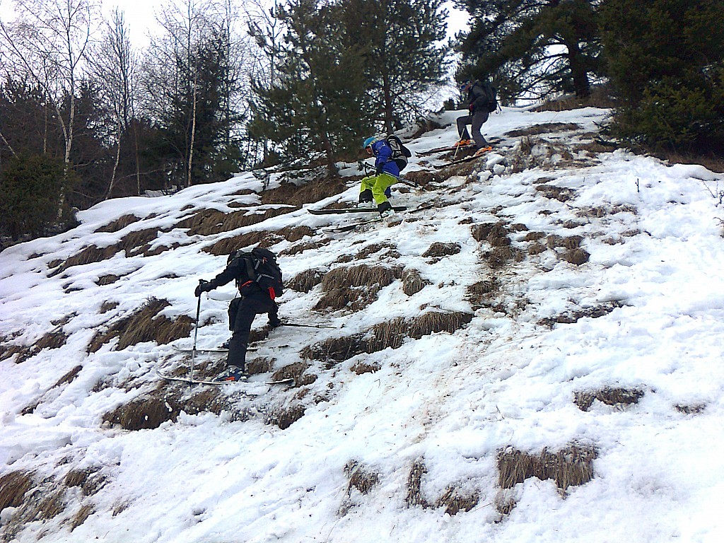 ski sur herbe : bin oui ça manque de sous couche en bas