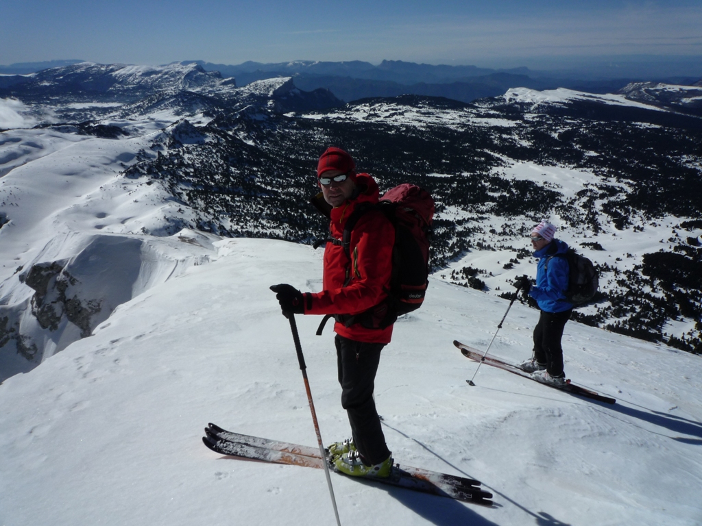 Descente plein sud : Descente par le versant sud vers midi, au début déplumé, ensuite moquette à poils longs tip top...