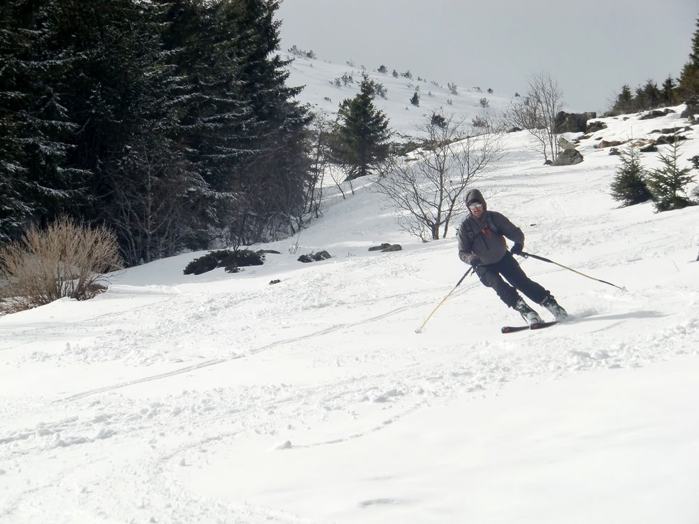 Bonne skiabilitée. : Laurent dans le versant Est du Mezenc.