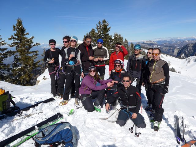 au col : au col de Mauverney avec des copains en plus et Pascal, un skieur solitaire recruté dans la montée