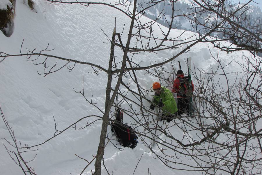 Les bronzés font du ski : Sauvetage de glissade dans l'pentu !