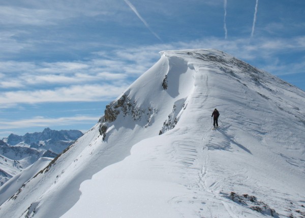 Pointe de Rasis : Belles corniches au sommet