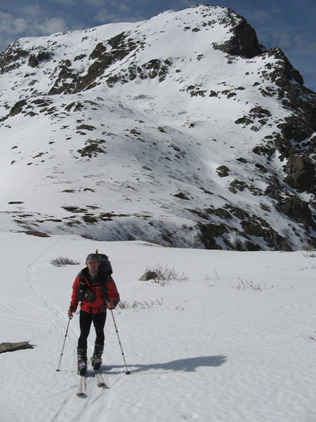Remontée vers le Renosu : Remontée vers le Renosu. Nous venons de skier la face en arrière plan (photo melch06).