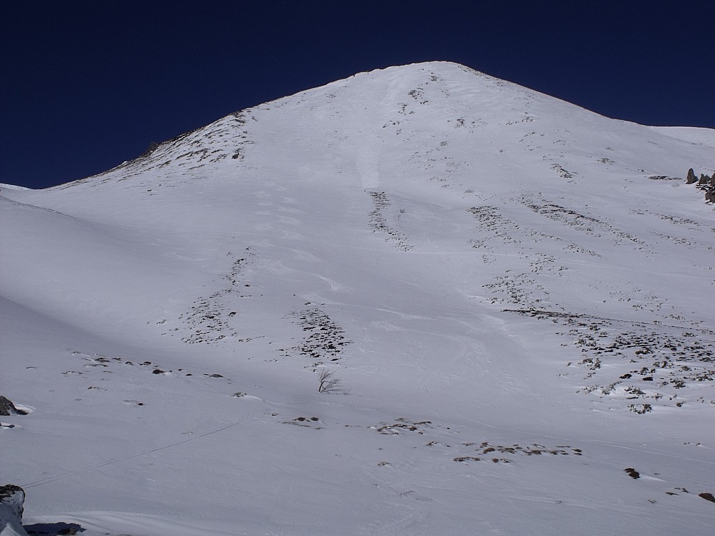 puy de monne : vue sur le puy de monne face E-NE depuis le cirque.