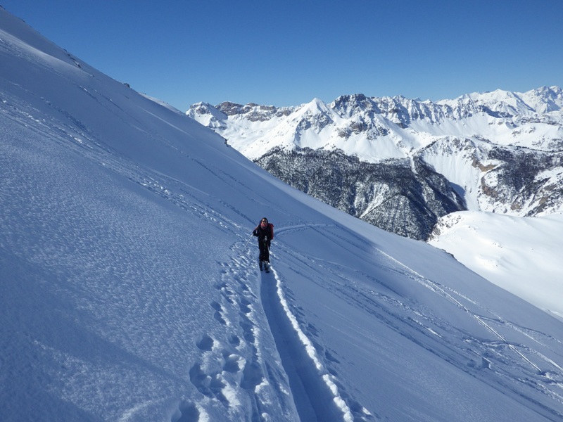 Montée sur une belle trace, grand confort, merci à qui ont fait la première!