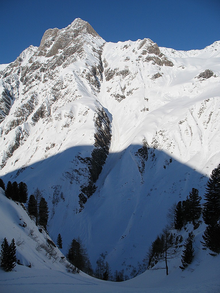 Aig des Angroniettes : Encore de la poudre jusqu'au pont.