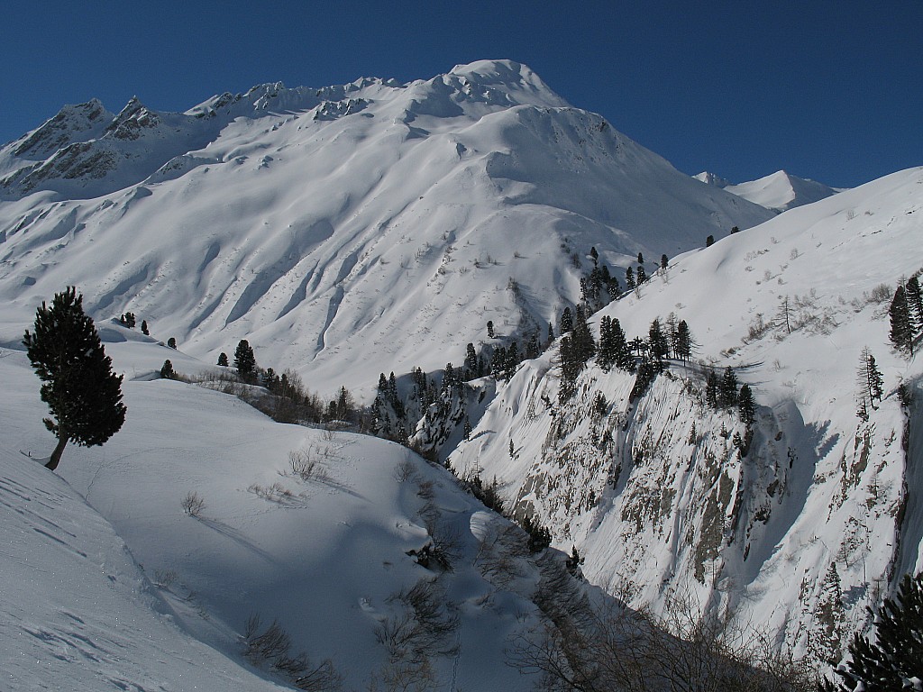 Aig des Angroniettes : Le vallon de Mont Percé et les Six Blanc