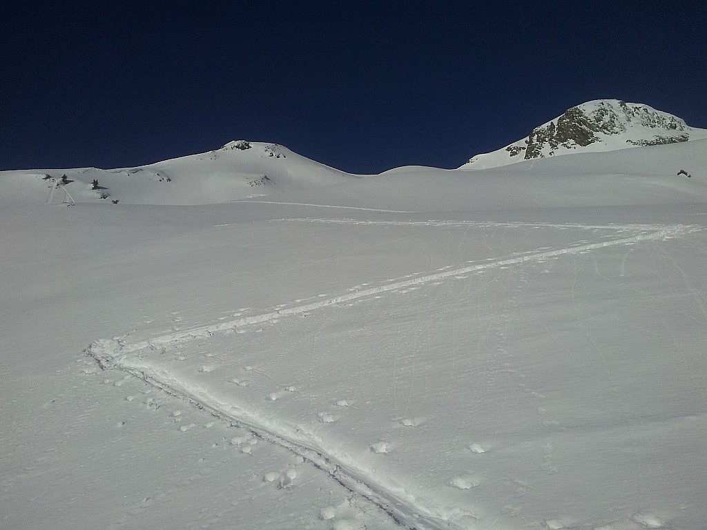 Vers 2300m : Belle trace, neige encore poudre dans le haut de ce versant sud