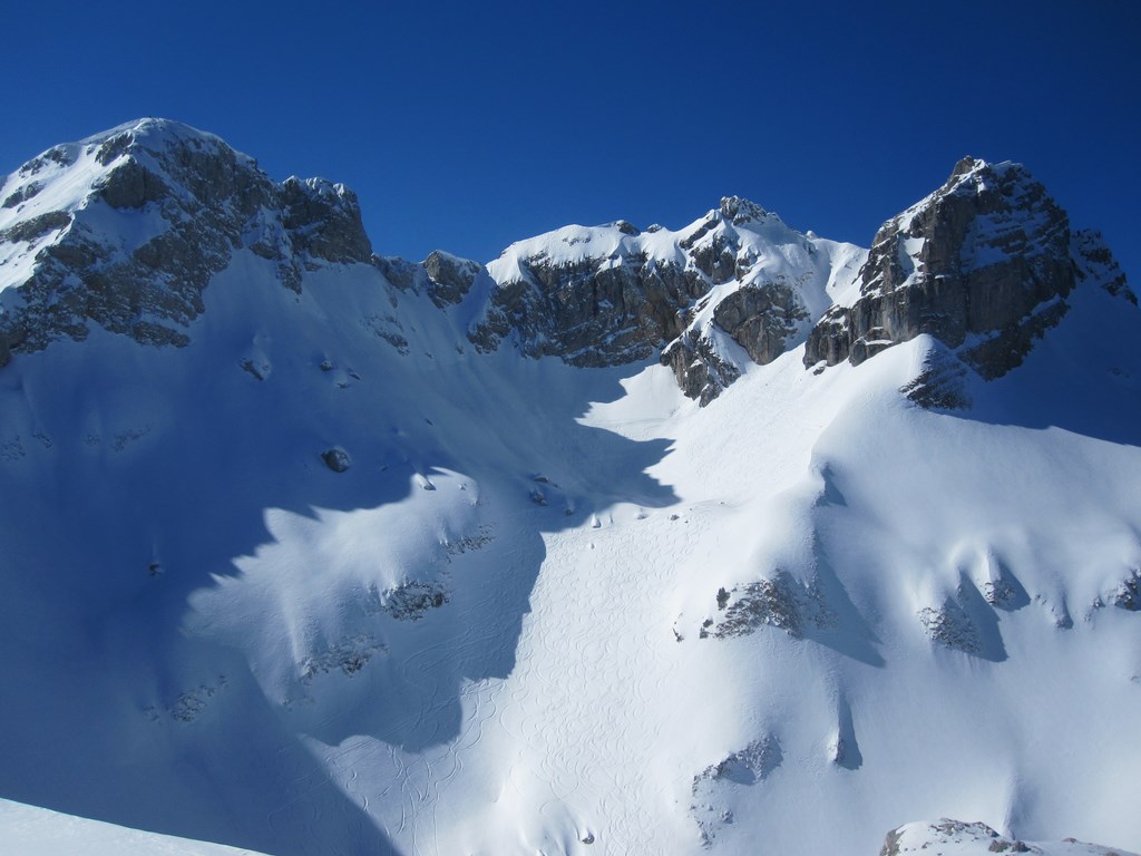 Le couloir et la combe sauvage : du bon ski dans une neige peu transformée