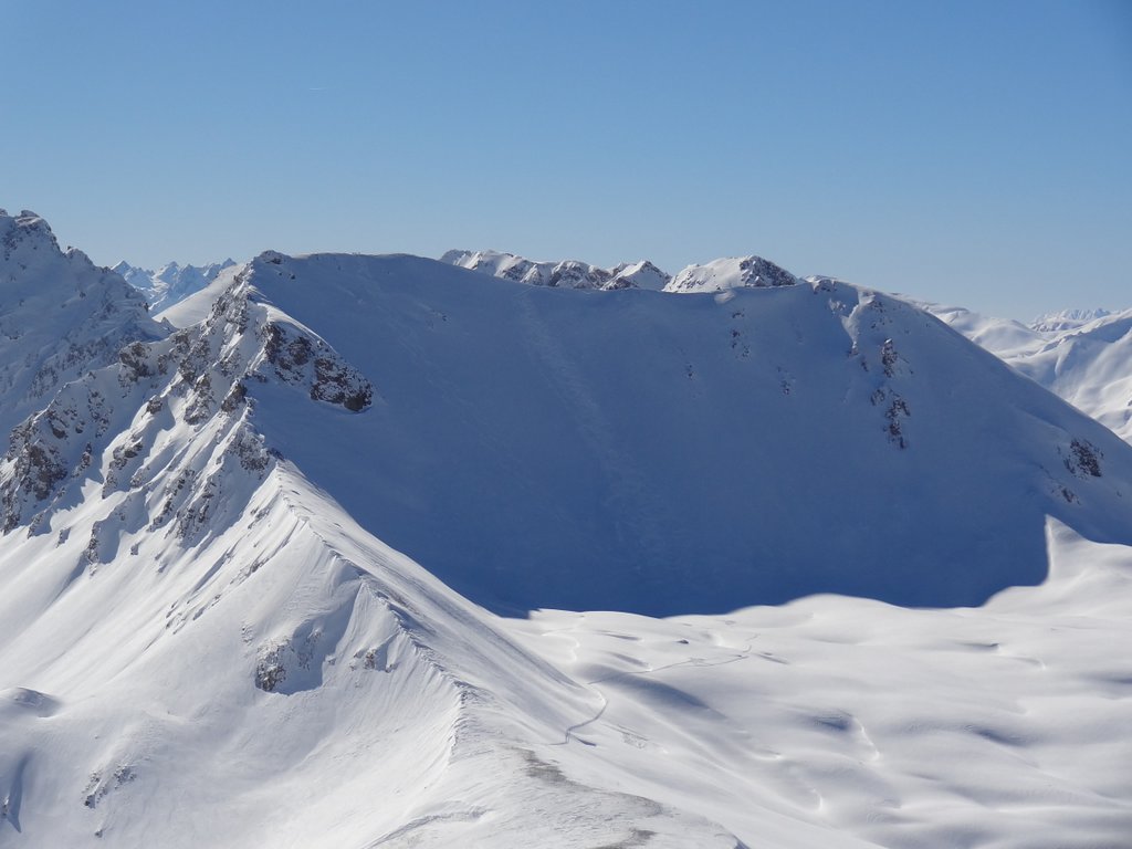 A la tête de l'Alpe : Deuxième sommet, vu sur nos traces de descente