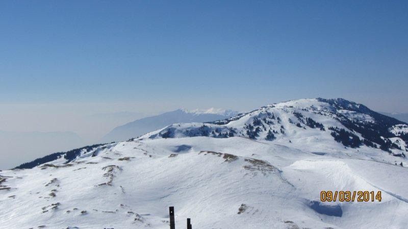 GRAND CRET : Du Grand Crêt,vue sur les hauts de Mijoux et au fond à droite le Crêt de le Neige