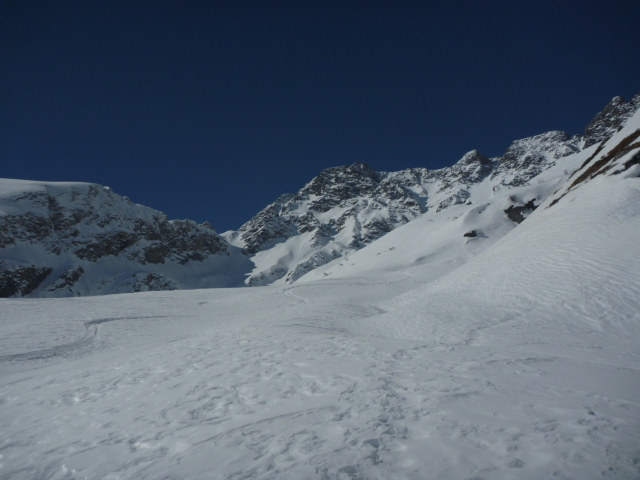 Velan : Et meme "le" reste de poudre dans la combe sous le couloir