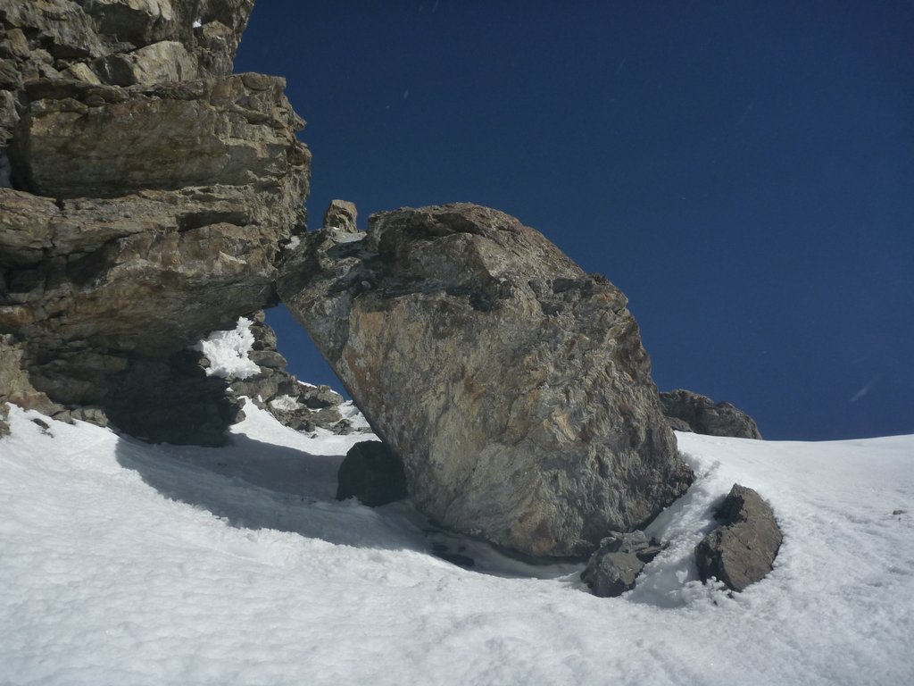 Velan : La sortie avec cette interessante construction, sous laquelle j'ai attendu le degel pendant 45mn...