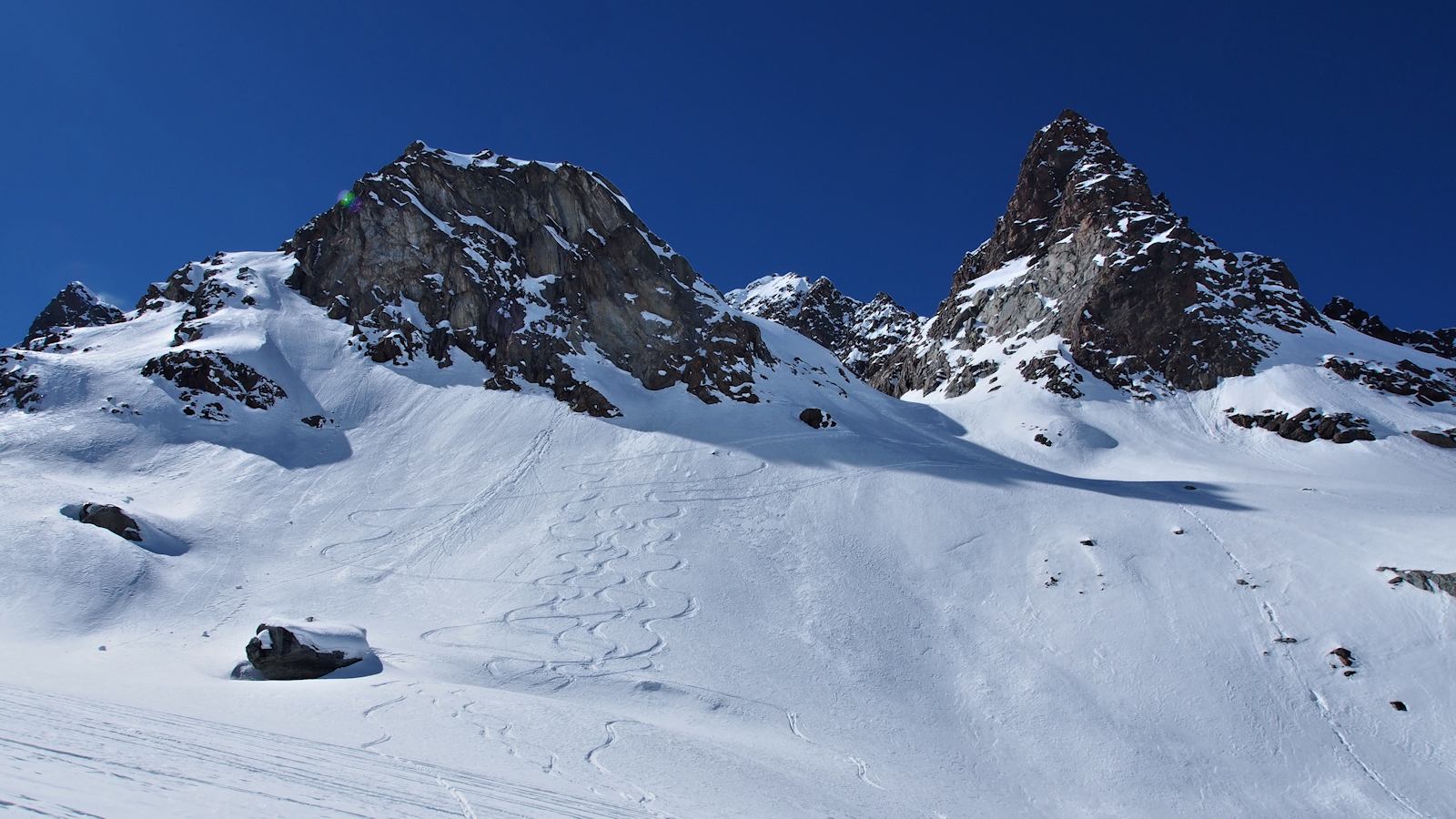 Sortie de la Combe suspendue : Arrivée sur le glacier du Ruitor vers 2700 m.