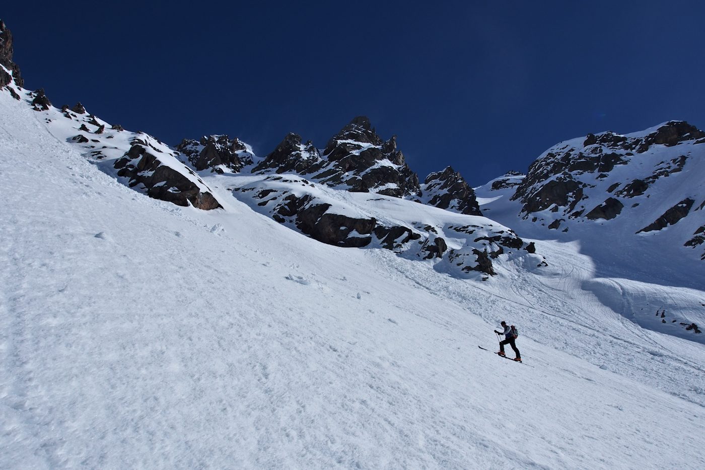 Les derniers mètre à ski : Avant que la pente ne se redresse.