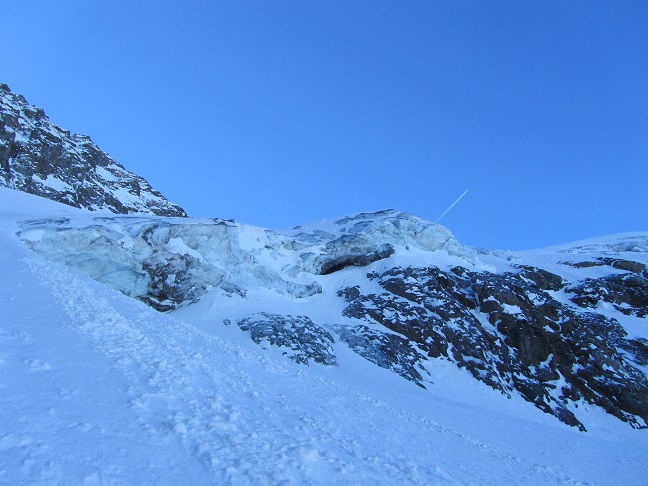 glacier de Chabournéou : sérac au milieu du glacier