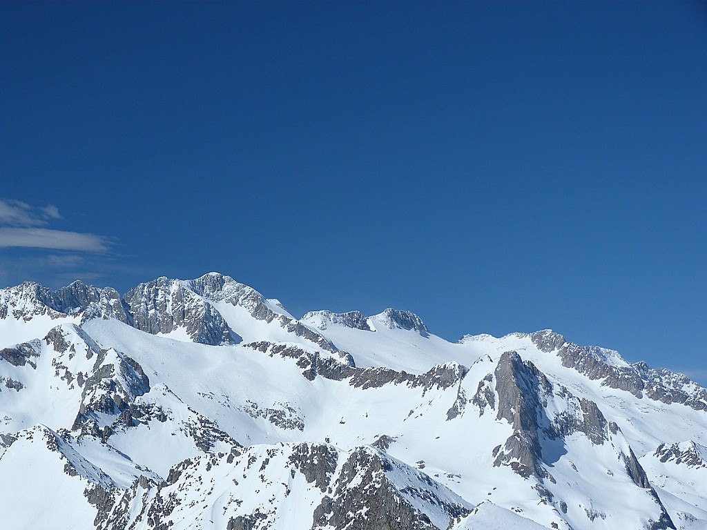 #2 Tuc du Port de Vielha : De l Tuc du Port de Vielha : De l'Aneto au Pic d'Albe, avec le Malh des Pois/Pic Alfred (Tonnelé) en premier plan