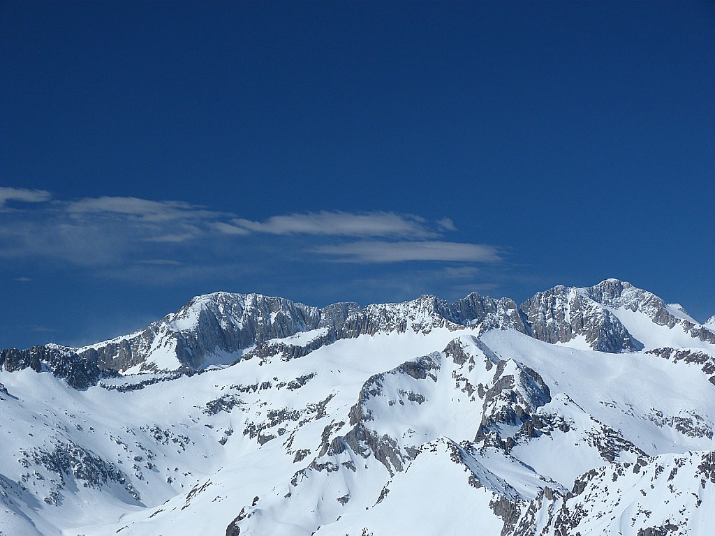 #1 Tuc du Port de Vielha : Du Pic Russel à l Tuc du Port de Vielha : Du Pic Russel à l'Aneto, avec le Tuc de Molieres et le Cap det Horo en premier plan