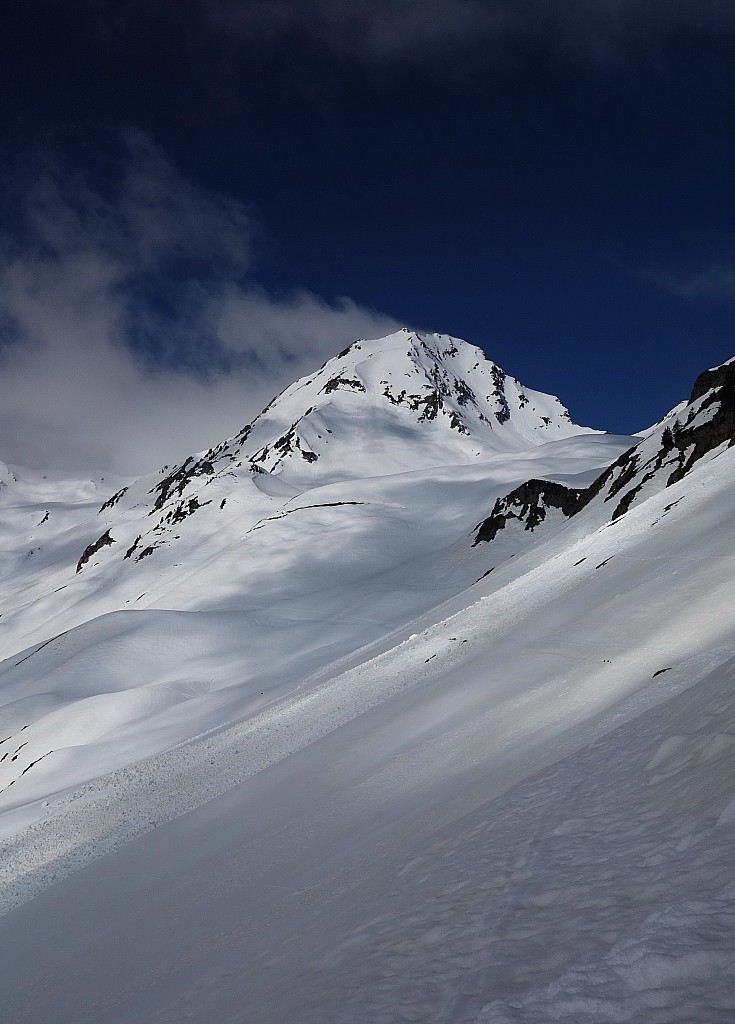 Traversée : On découvre les belles pentes Sud Est du Mirantin.
