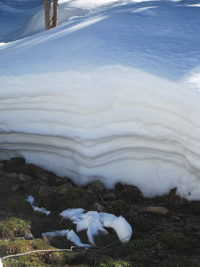 Strates de neige : Encore un peu de neige, par endroit !