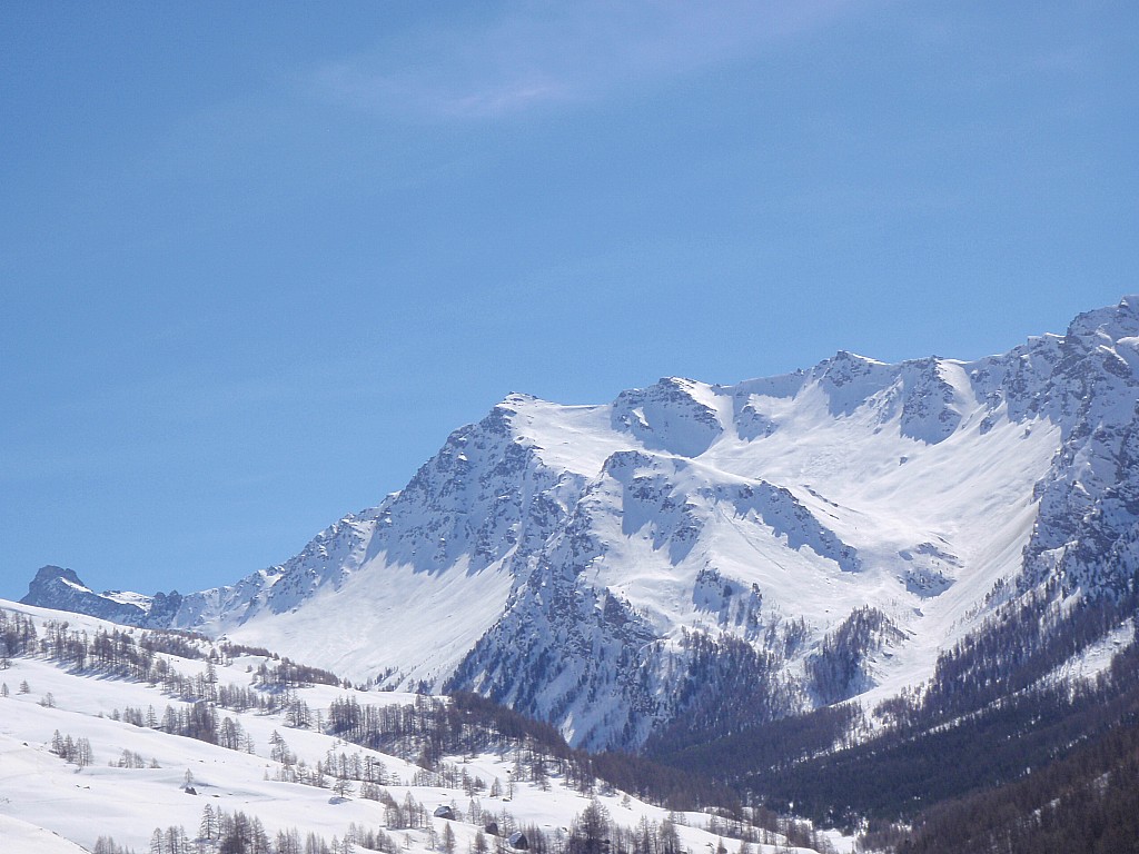 Tête de Longet : vue depuis St Véran,le vallon de descente,à gauche la Tête de Toillies