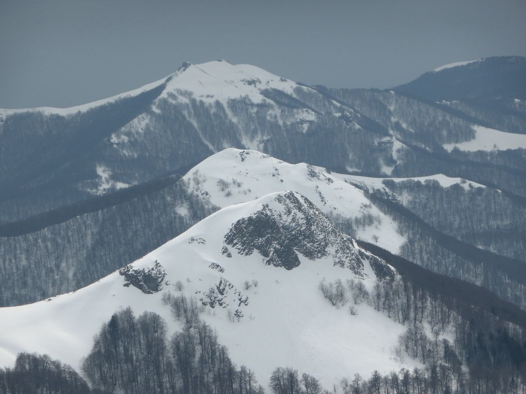 Alignement de Puys : Du plus près au plus éloigné: Griounou, L'Usclade et L'Elancèze.