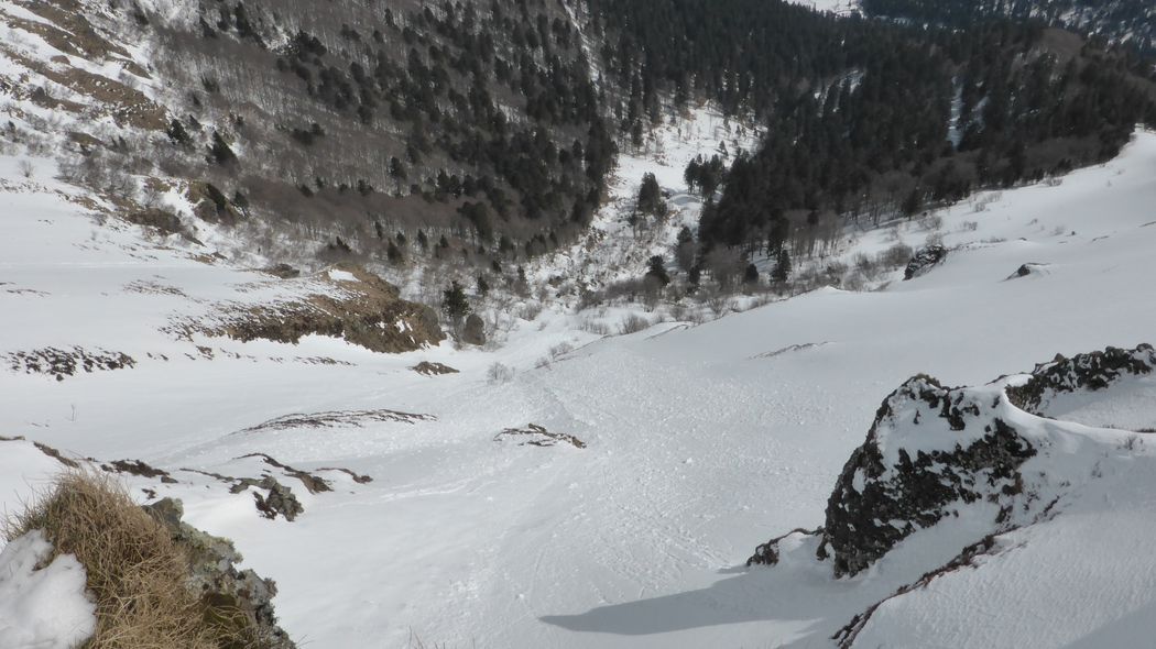Bec de l'Aigle : Couloir Est vu du sommet.