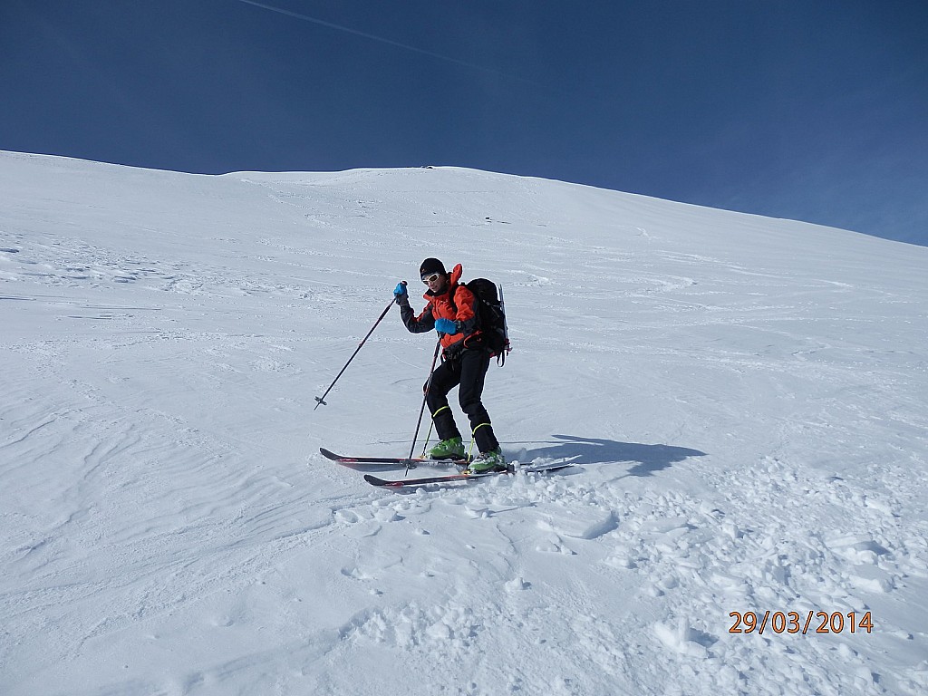 #15 Valérie dans la descente : en neige croutée Valérie dans la descente : en neige croutée