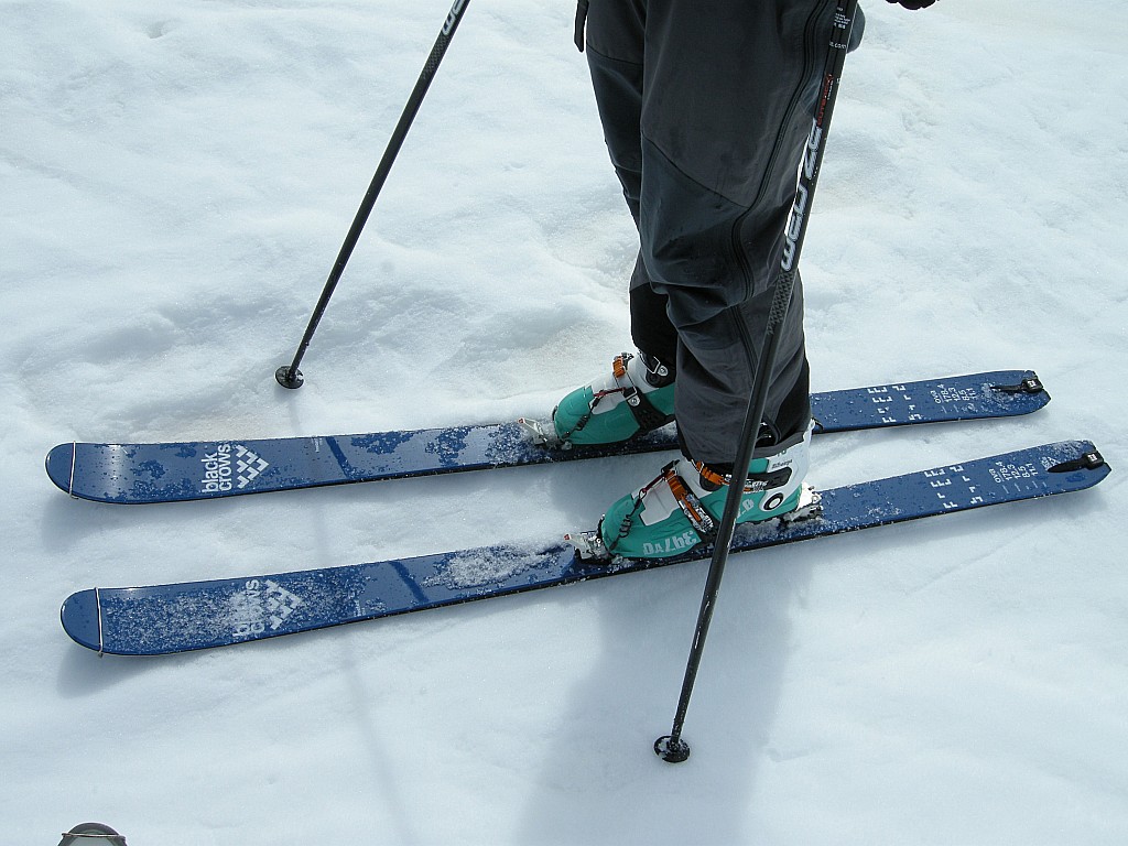 Les skis neufs de Pakal : Ils sont beauxxxxxx !