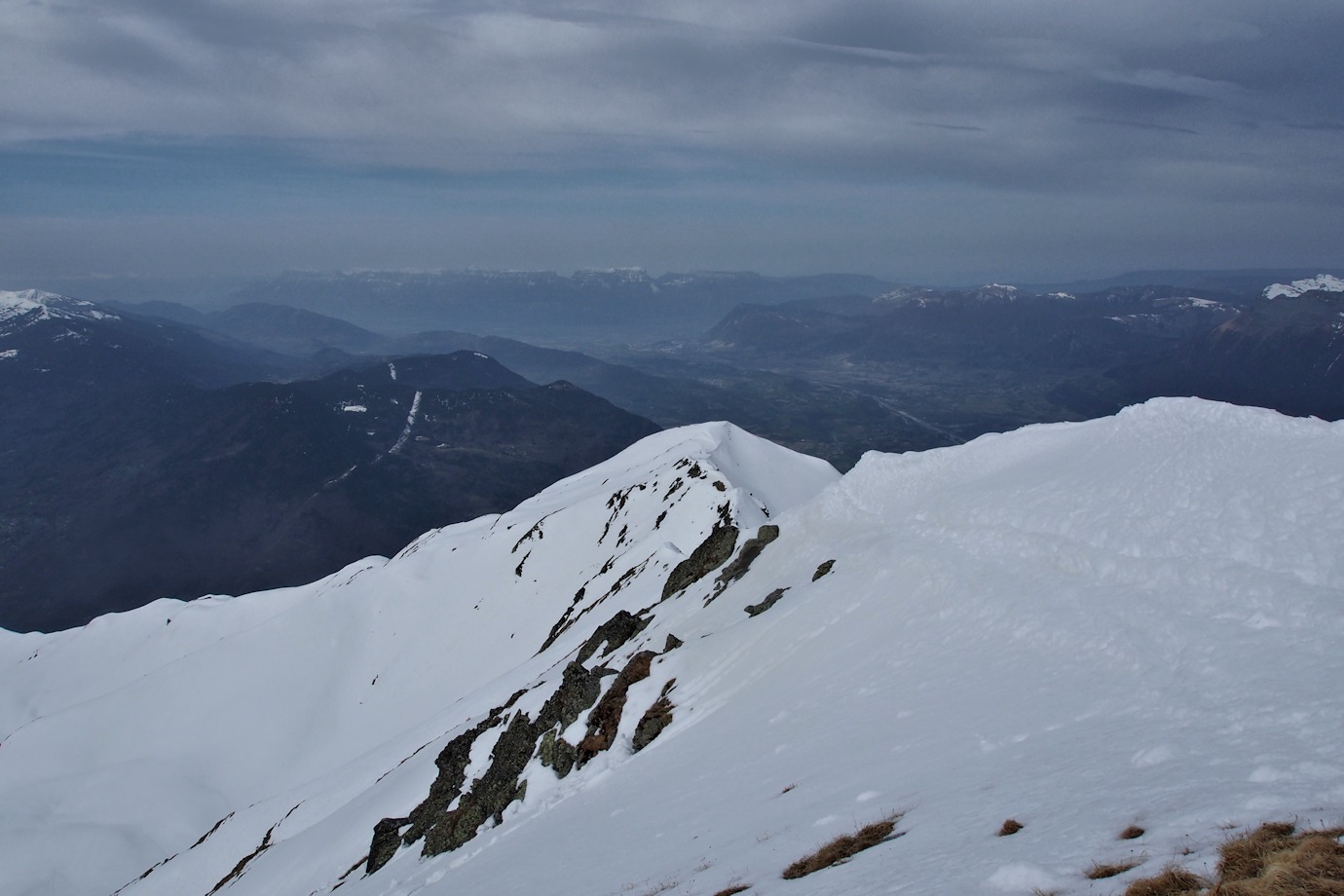 Du sommet : Vue sur la Combe de Savoie.