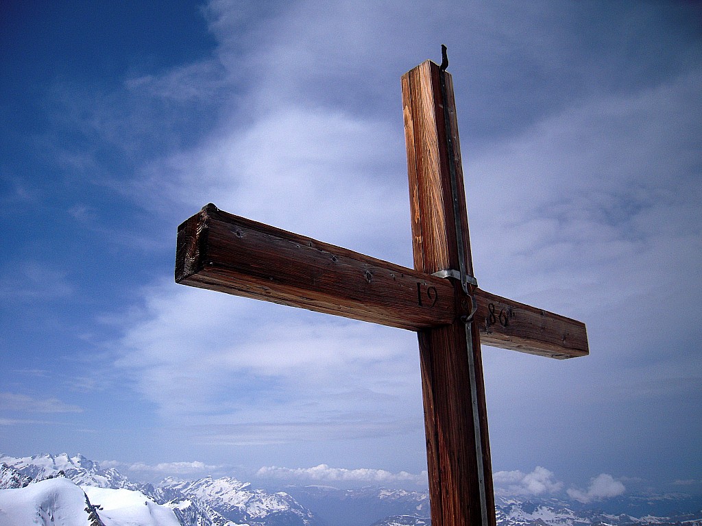 traversée du Dammastock : croix du Sustenhorn