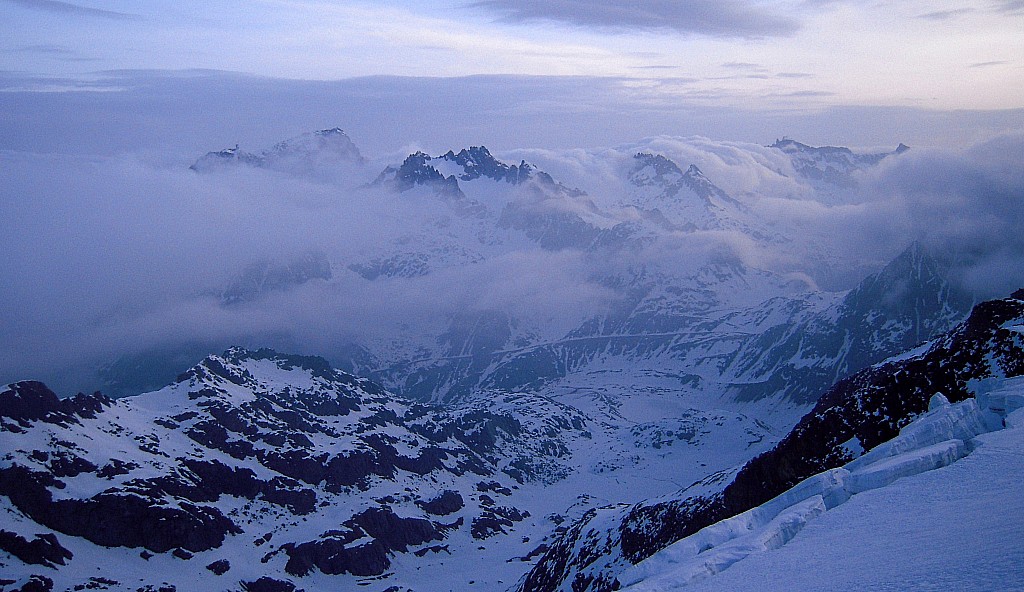 traversée du Dammastock : ambiance nuageuse du jour