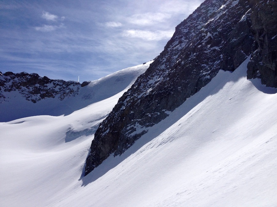 Col de Boveire : glace visible... objectif non atteint. Photo prise depuis le bas du couloir NE du Ritord