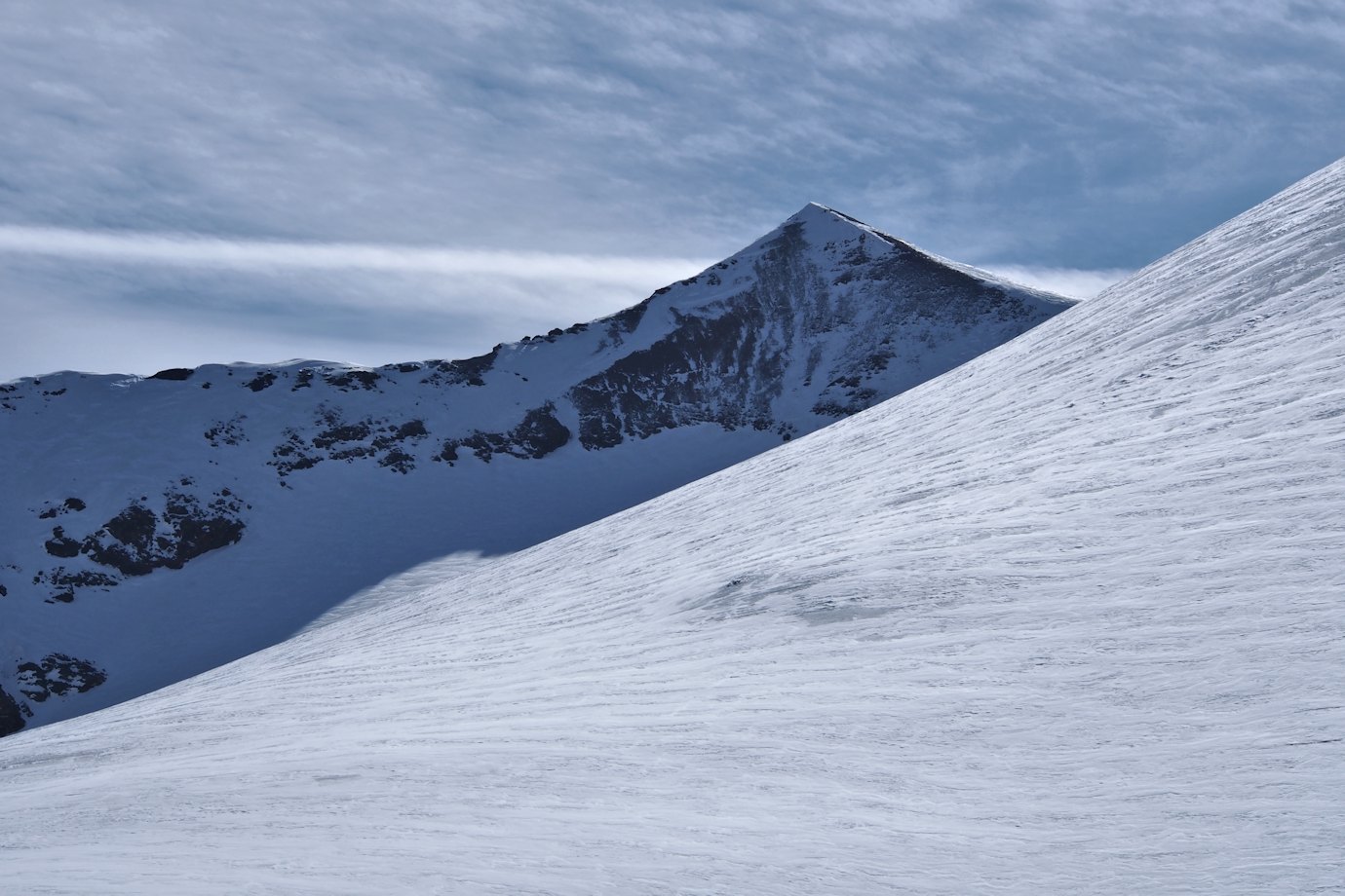 Sur le glacier : Vue sur la Grande Aiguille Rousse (antécime).