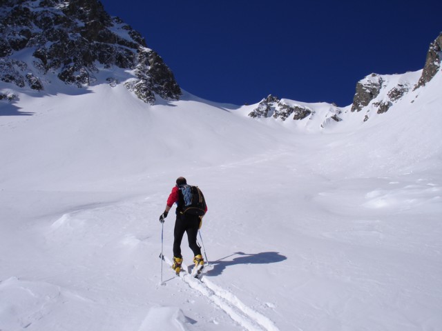 Alain à la trace : sous le col de la Pierre
