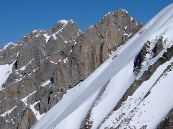 Mont Fleuri, descente face O : Enrico et Jerome remontent la face O du mont Fleuri avant de la descendre