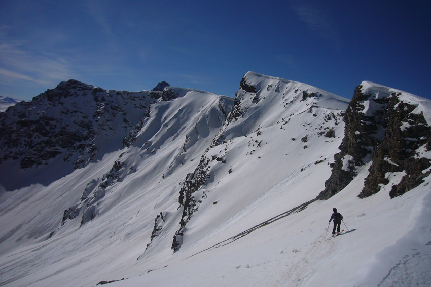 Descente de la combe Est sous la Turge de Peyron