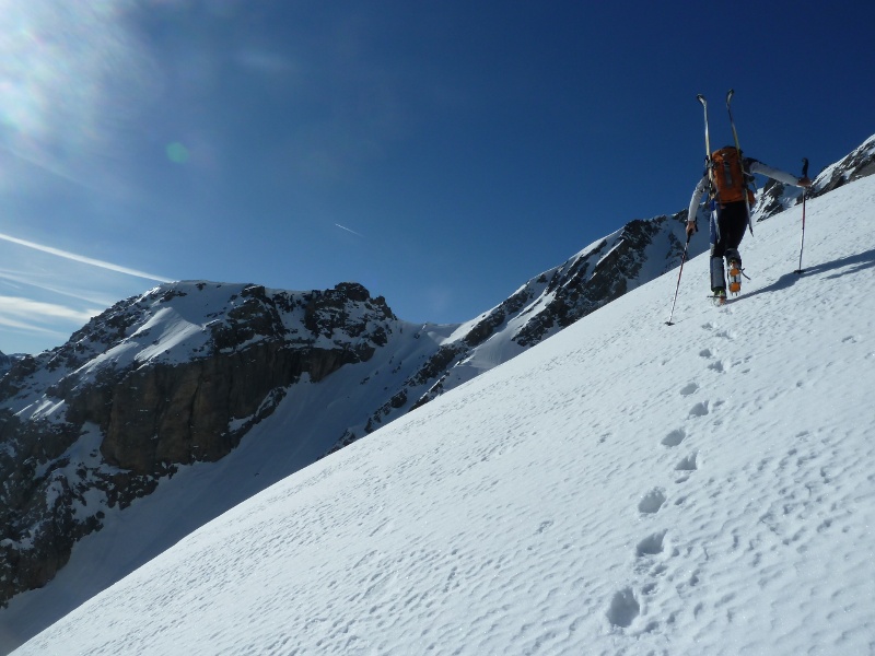 #4 En montant ves Les Rateaux : en face, col 2762, ça passe bien rive gauche En montant ves Les Rateaux : en face, col 2762, ça passe bien rive gauche