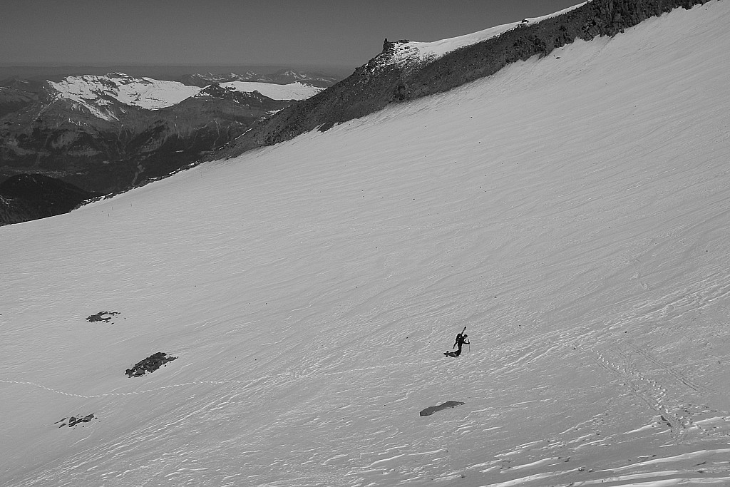 Tête Rousse : Accès au sommet des Rochers Rouges : Laurent sur le glacier de Tête Rousse qui abrite une poche d'eau qui a menacé St Gervais une partie de l'année passée... Quid de 2014...
