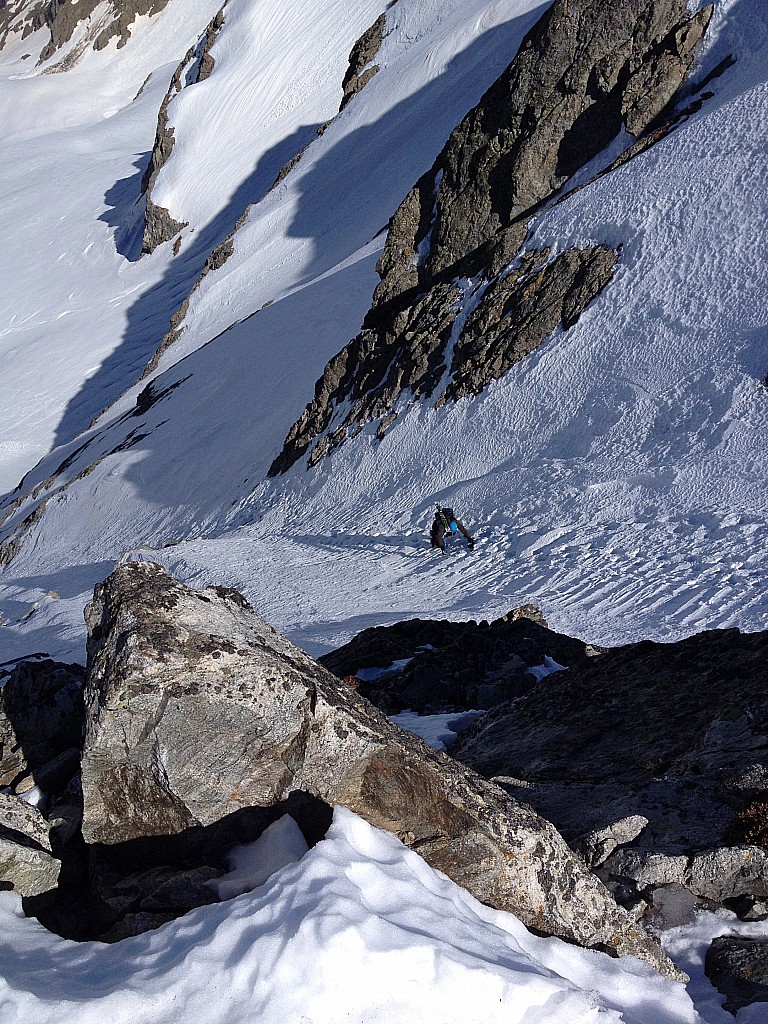 tour du gelas : couloir des italien, jean michel s'attaque a la descente