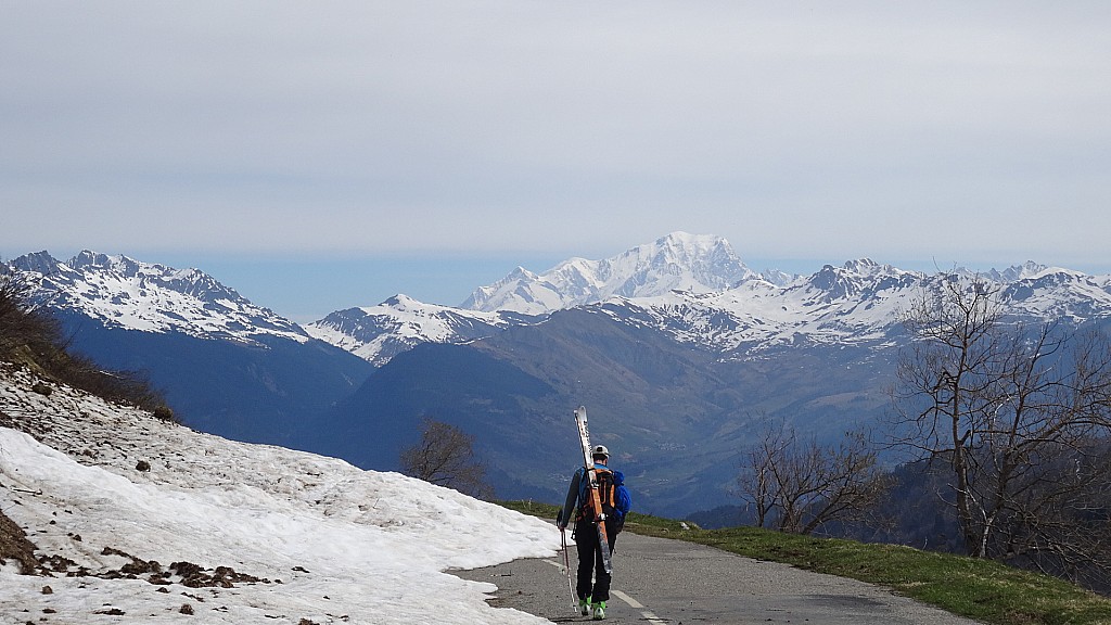 si près, si loin... : le Mont-Blanc lors du retour par la route