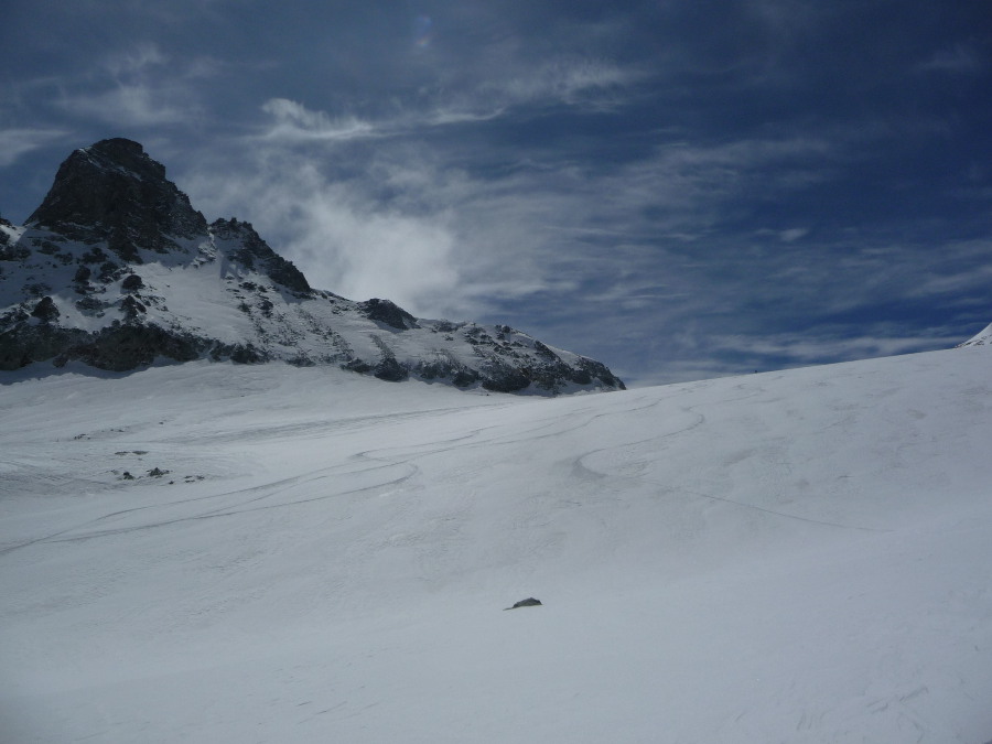 Grandes courbes : sous le roc de la Vierge (3232m)