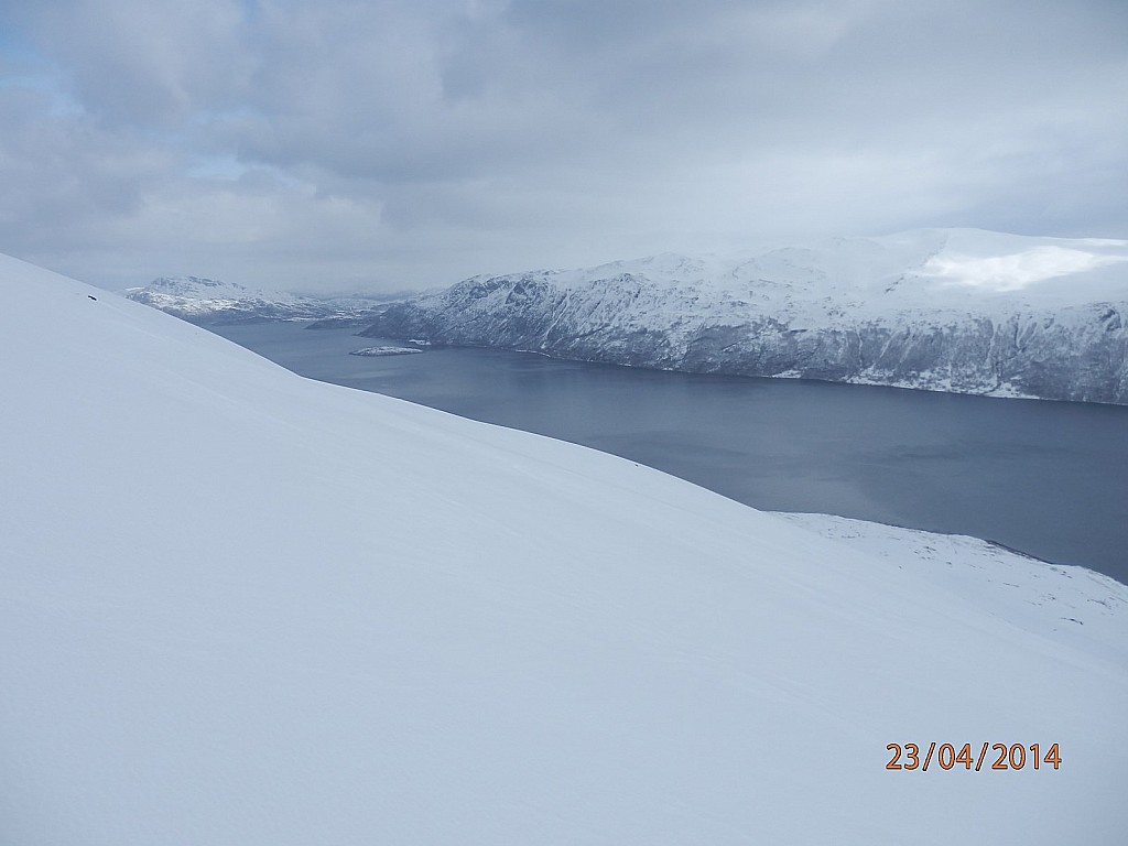Vue sur le fjord : plein nord