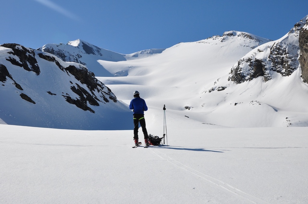 Grande Aiguille Rousse : Arrivée sur le glacier des sources de l'Isère avec la Grande Aiguille Rousse au fond
