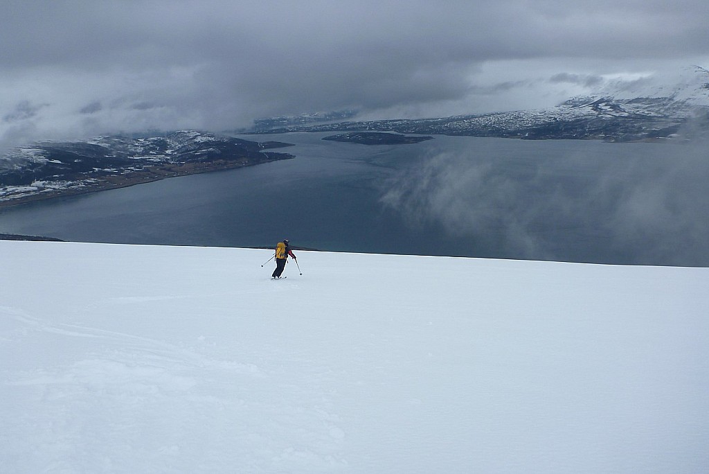 Grand ski face au : fjord