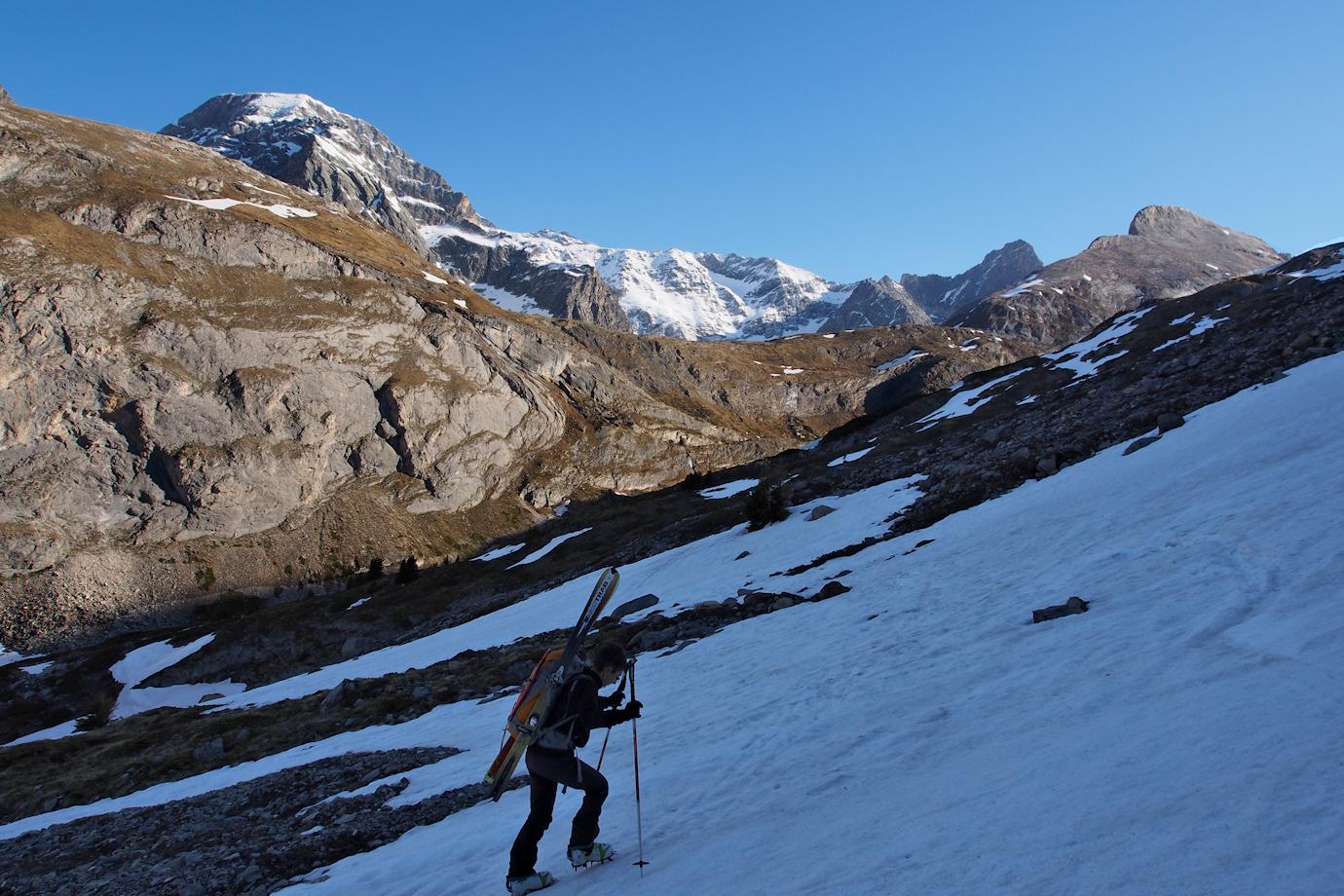 #7 Tojours crampons aux pieds : Traversée sous les aiguilles de l Tojours crampons aux pieds : Traversée sous les aiguilles de l'Arcelin.