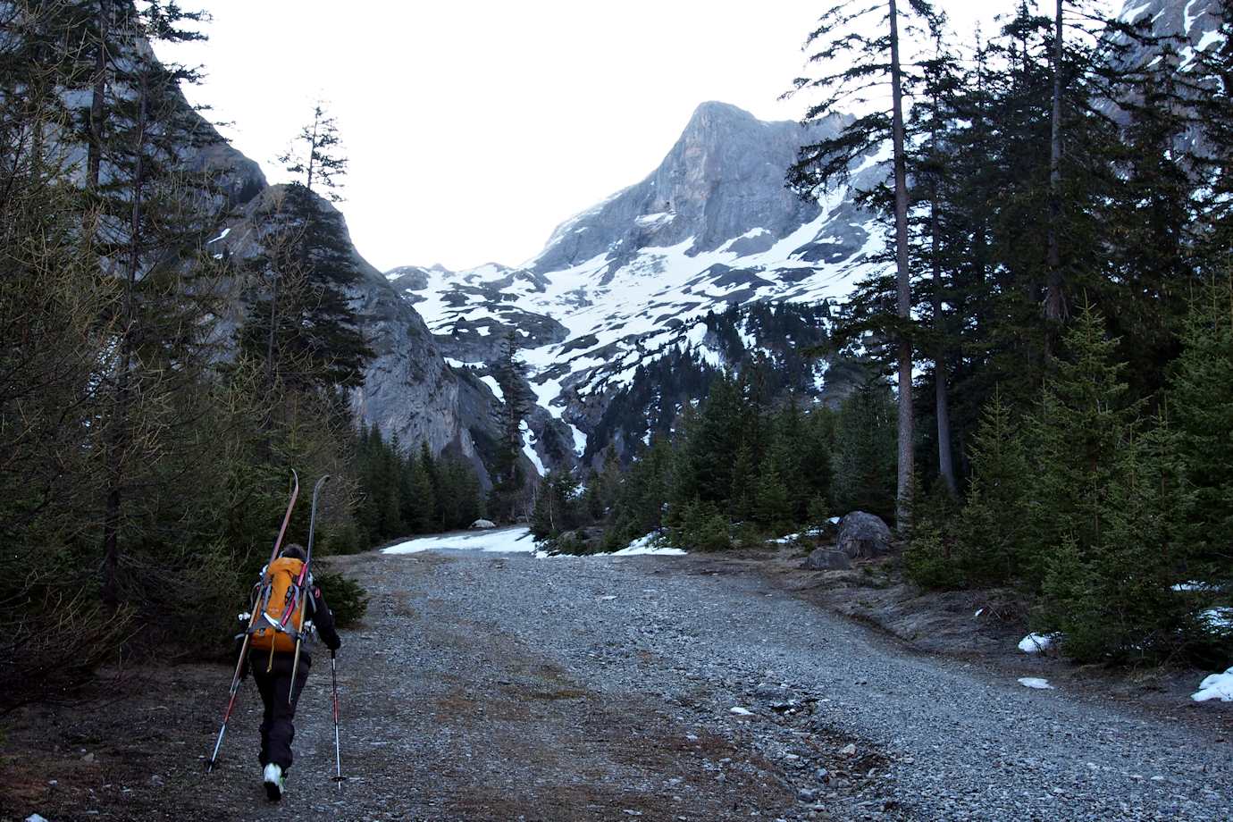 #1 Marche d Marche d'approche : 150 m de portage avant de trouver la neige.